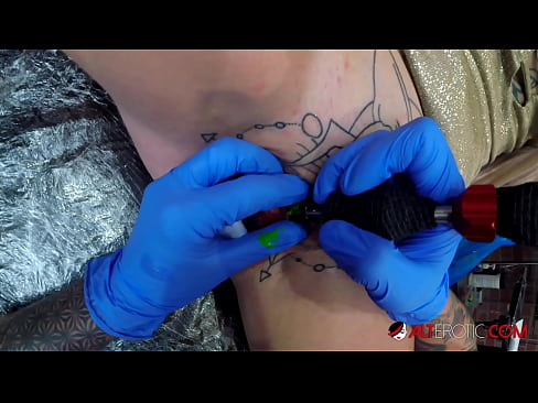 ❤️ Sully Savage, une chaudasse extrêmement tatouée, s'est fait tatouer le clitoris. ️❌ Porno juste at fr.klassikaprint.ru ☑